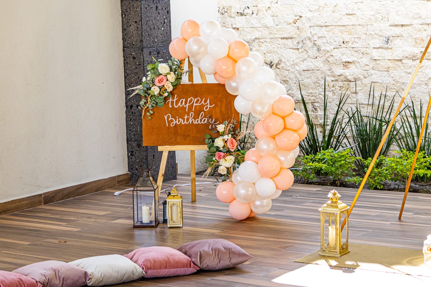 Arco de globos para cumpleaños holístico